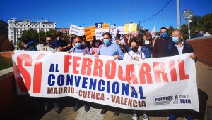 Más de 50 optenses defendieron el ferrocarril en Madrid