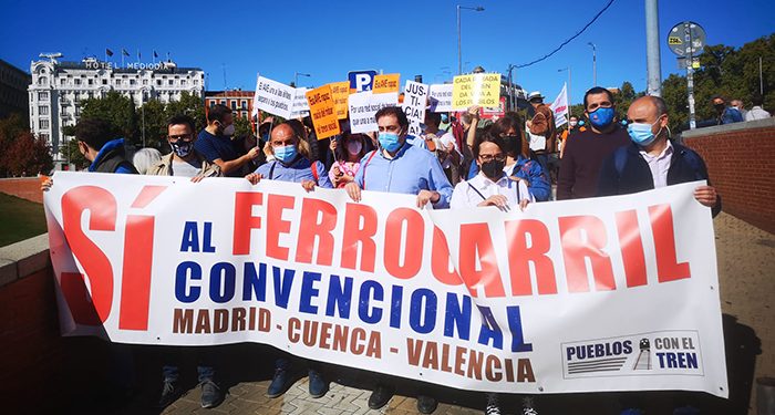Más de 50 optenses defendieron el ferrocarril en Madrid
