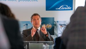 Page confía en que la Agencia Europea del Medicamento apruebe la tercera dosis para mayores de 65 como ya propuso Castilla-La Mancha