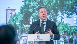 Page se compromete a destinar el 6% del Producto Interior Bruto a gasto educativo para el año 2024 en Castilla-La Mancha