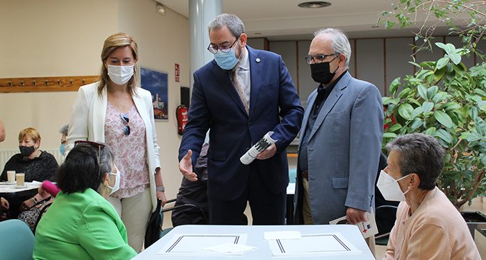 Robles agradece “el trabajo, tesón y esfuerzo de las personas mayores, que son un ejemplo para la sociedad” 1 Robles agradece “el trabajo, tesón y esfuerzo de las personas mayores, que son un ejemplo para la sociedad”