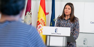 El Gobierno regional firma el convenio con la Administración General del Estado para destinar 32 millones de euros a la protección del Sistema de Dependencia