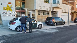 Sorprendidos ofreciendo droga a un menor en Sigüenza La Guardia Civil ha detenido a dos personas