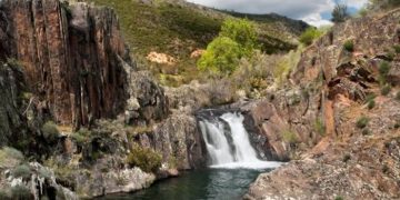 Trasladada una excursionista que sufrió un desvanecimiento cuando realizaba la ruta de los Pozos del Aljibe en Campillo de Ranas