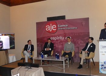 Unos cincuenta empresarios asisten al debate de modelos de inversión tras el covid organizado por AJE Cuenca