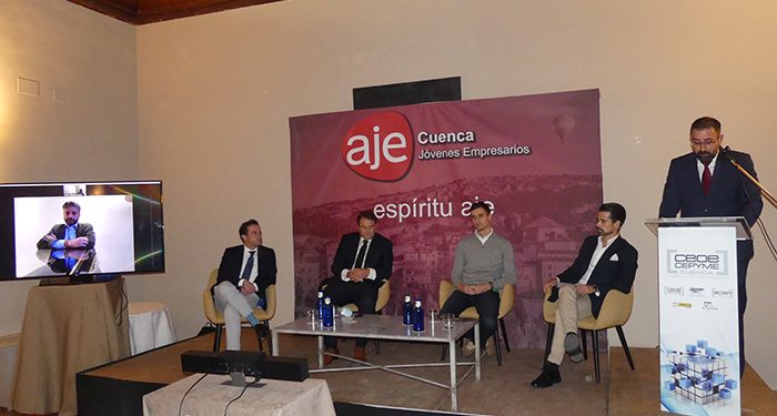 Unos cincuenta empresarios asisten al debate de modelos de inversión tras el covid organizado por AJE Cuenca