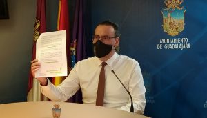 VOX asegura que “a Rojo se le desmoronan sus chiringuitos” tras la salida de los dos directores generales de Cultura y Deportes en el Ayuntamiento de Guadalajara