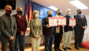 Aluminios Villaverde, Donde Julieta y Autoescuela La Veloz, ganadores del concurso ‘Escaparate en rosa’ de Guadalajara