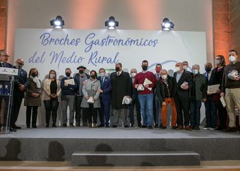 Cinco restaurantes de la Guadalajara rural reciben sendos Broches Gastronómicos por su aportación a la cocina regional Cinco restaurantes de la Guadalajara rural reciben sendos Broches Gastronómicos por su aportación a la cocina regional
