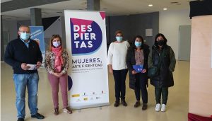 El auditorio municipal Santa Lucia de Quintanar del Rey acoge la muestra ´Despiertas. Mujeres, Arte e Identidad´ hasta el 26 de noviembre