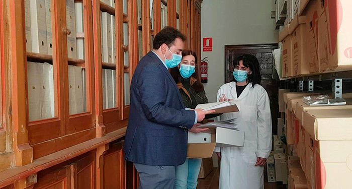 El Ayuntamiento de Huete avanza en su plan de mejora del Archivo Municipal