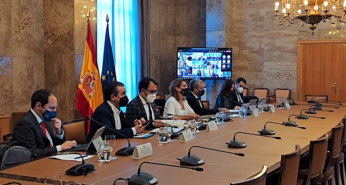 El Gobierno destinará más de 500.000 euros a cada comunidad autónoma para impulsar proyectos innovadores en materia de reto demográfico 1 El Gobierno destinará más de 500.000 euros a cada comunidad autónoma para impulsar proyectos innovadores en materia de reto demográfico
