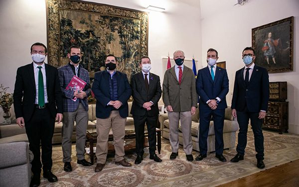 El Gobierno regional se reúne con representantes del sector cinegético para escuchar sus propuestas y trasladarles su apuesta como motor de desarrollo sostenible en el medio rural