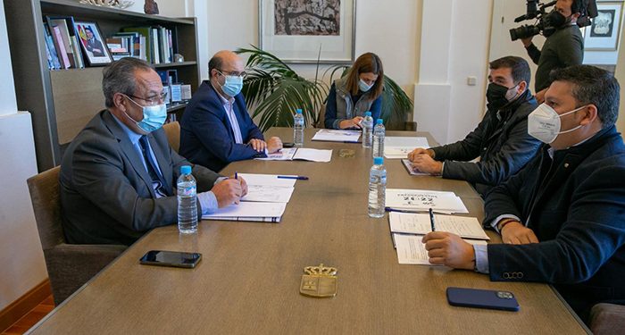 El Gobierno regional y UGT coinciden en que los presupuestos de 2022 son expansivos en lo social y fomentan las políticas de empleo