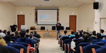 El hacker Antonio Ramos defiende en la UCLM la necesidad de contar con una asignatura sobre seguridad digital