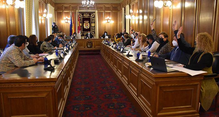 El pleno de la Diputación de Cuenca aprueba una modificación presupuestaria de 800.000 euros destinada a los parques de bomberos de Cañete y Priego