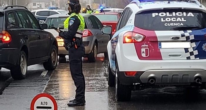 El PP denuncia que Dolz pida ayuda a la Junta para que les haga el proceso selectivo de las nuevas plazas de Policía Local 1 El PP denuncia que Dolz pida ayuda a la Junta para que les haga el proceso selectivo de las nuevas plazas de Policía Local