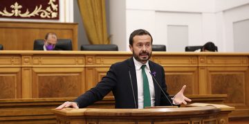 Escudero hace un “balance moderadamente positivo” de la campaña de incendios y el PP le recuerda la falta de diálogo con los trabajadores