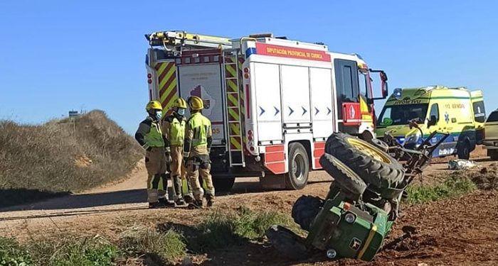 Fallece un hombre de 80 años al volcar el tractor que conducía en El Acebrón 1 Fallece un hombre de 80 años al volcar el tractor que conducía en El Acebrón