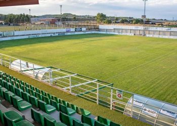 Fallecen dos trabajadores al caer la grúa en la que operaban en el campo de fútbol de Marchamalo 7 Fallece un trabajador y otro resulta herido al caer la grúa en la que operaban en el campo de fútbol de Marchamalo