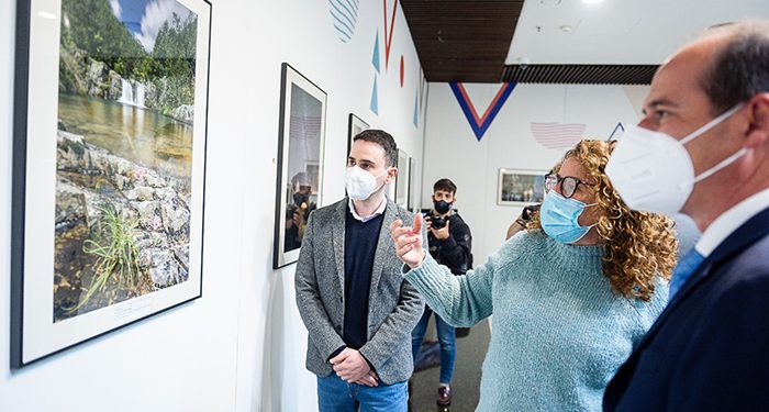Inaugurada en Ferial Plaza la exposición con las mejores fotografías y documentales dron del III Concurso “El agua en el espacio MAS”