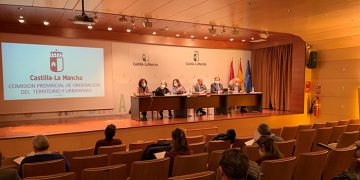 La Comisión de Urbanismo de Guadalajara da mucho de sí Habrá luz en el polígono ST-31 de Cabanillas, Valdeaveruelo tendrá su primer desarrollo logístico, en Horche una residencia canina...