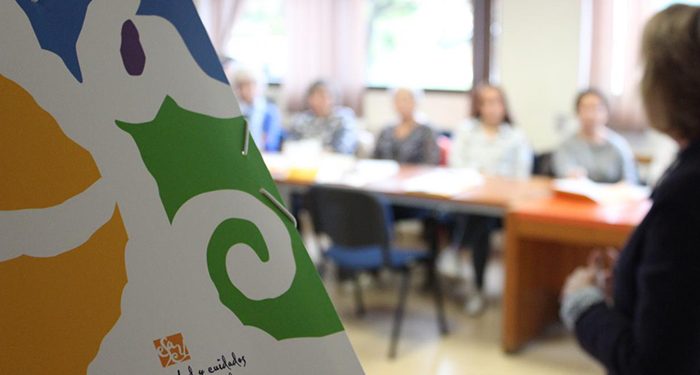 La Escuela de Salud y Cuidados centra en la salud mental de los pacientes con enfermedades crónicas su último curso online de 2021