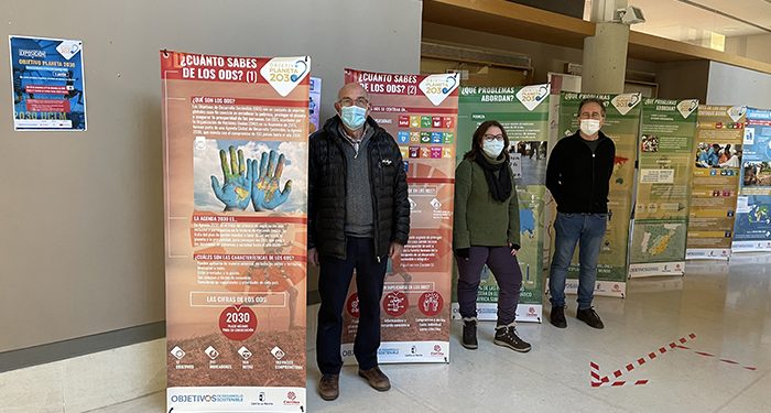 La Facultad de Trabajo Social de Cuenca acoge la exposición de Cáritas sobre los objetivos de desarrollo sostenible “Objetivo planeta 2030”