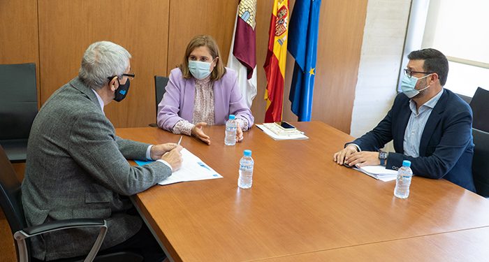 La Junta agradece a UNICEF su estudio sobre la tecnología en la adolescencia al ser cada vez más necesaria para el funcionamiento de la sociedad