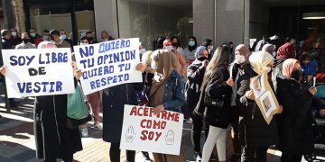 La Plataforma Feminista de Guadalajara muestra su apoyo a Farah, la estudiante del Liceo Caracense expulsada por llevar hiyab