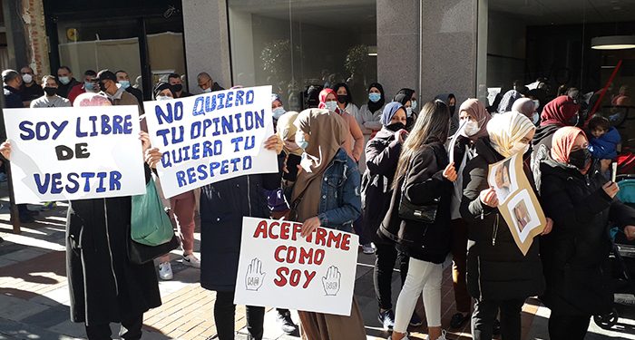 La Plataforma Feminista de Guadalajara muestra su apoyo a Farah, la estudiante del Liceo Caracense expulsada por llevar hiyab