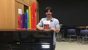 Marco Antonio de la Ossa investiga sobre los canti della nuova resistenza spagnola en su nuevo libro