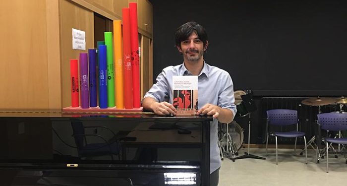 Marco Antonio de la Ossa investiga sobre los canti della nuova resistenza spagnola en su nuevo libro