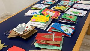 Nueva edición de «Felibridades», la iniciativa de la Biblioteca de Cabanillas para felicitar la Navidad con cada libro en préstamo