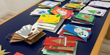 Nueva edición de «Felibridades», la iniciativa de la Biblioteca de Cabanillas para felicitar la Navidad con cada libro en préstamo