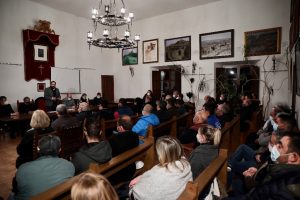 Núñez muestra desde Atienza su compromiso con agricultores, ganaderos y cazadores