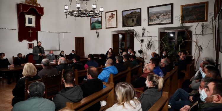 Núñez muestra desde Atienza su compromiso con agricultores, ganaderos y cazadores