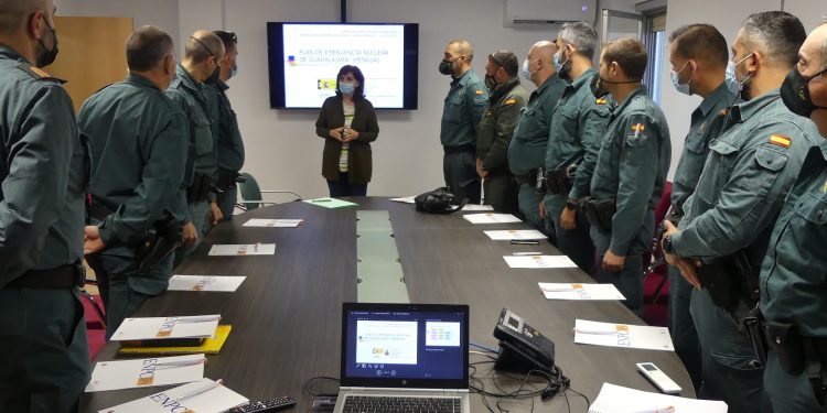 La Guardia Civil se forma en emergencias nucleares 1 p1030932