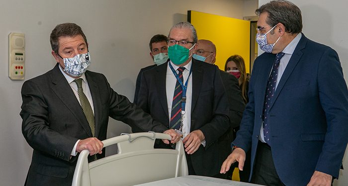 Page ratifica su compromiso con la sanidad pública y reitera que ningún hospital de Castilla-La Mancha se va a cerrar ni se va a privatizar