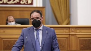 Prieto critica el “desastre” del transporte público en la región que incluye que la Junta “impida a alumnos de bachillerato viajar en autobuses escolares para ir a clase”