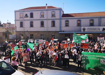Vecinos de varios pueblos de Cuenca exigen a la Junta el fin del favoritismo a la ganadería industrial