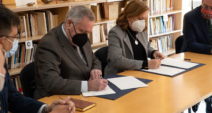 Firmado el acuerdo para que la ‘Biblioteca de Poesía Española Antonio Hernández’ de Guadalajara se integre al Sistema Regional de Bibliotecas 1 Acuerdo para que la ‘Biblioteca de Poesía Española Antonio Hernández’ de Guadalajara se integre al Sistema Regional de Bibliotecas