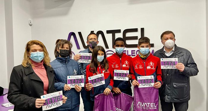 Atletas conquenses ya tienen su dorsal morado Avatel para la Carrera del Pavo