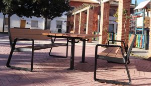 Bancos nuevos para la Plaza de la Iglesia y la Plaza de los Rosales de Cabanillas