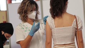 Castilla-La Mancha enviará en la mañana de este martes cerca de dos millones de sms ante el inicio de la vacunación contra el Covid-19 de niñas y niños entre once y nueve años