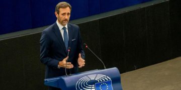 Ciudadanos denuncia en el Pleno del Parlamento Europeo el desmantelamiento del tren convencional en Cuenca y exige al Gobierno que rectifique