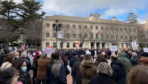 Cuenca vuelve a defender en la calle el tren tradicional y rechaza frontalmente la propuesta de CEOE y Ministerio