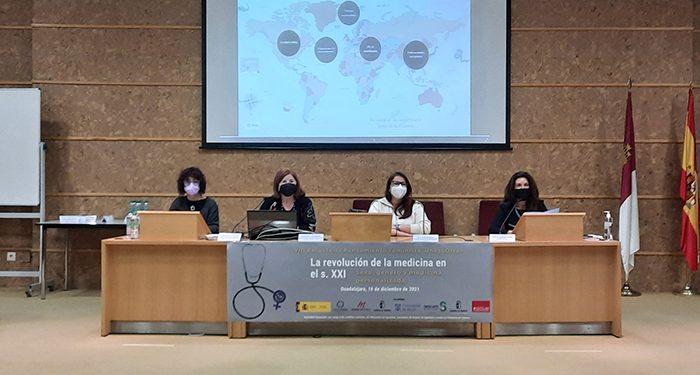 Dos profesoras de la UCLM abordan las enfermedades de las mujeres en la VIII Jornada de la Escuela de Pensamiento Feminista 1 Dos profesoras de la UCLM abordan las enfermedades de las mujeres en la VIII Jornada de la Escuela de Pensamiento Feminista