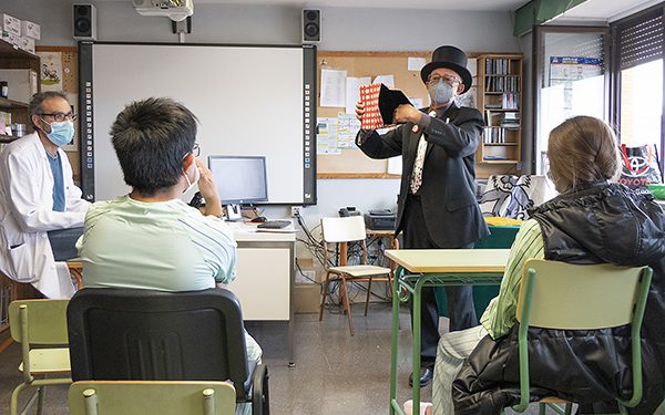 El Aula 'La Pecera' del Hospital Universitario de Guadalajara da la bienvenida a la Navidad