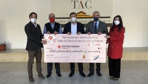 El Ayuntamiento de Cuenca y Grupo Torcas entregan a Cruz Roja los 1.781 euros recaudados en la gala solidaria ‘Cuenca con La Palma’